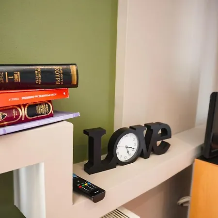 Westside Apartment, 2 Bdrms, Vesta Philoxenia Apartament